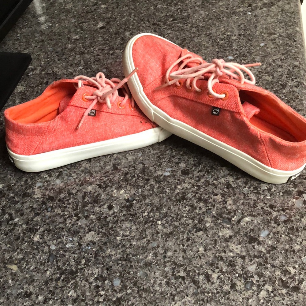 Pinky-peach Lamo sneakers size 8